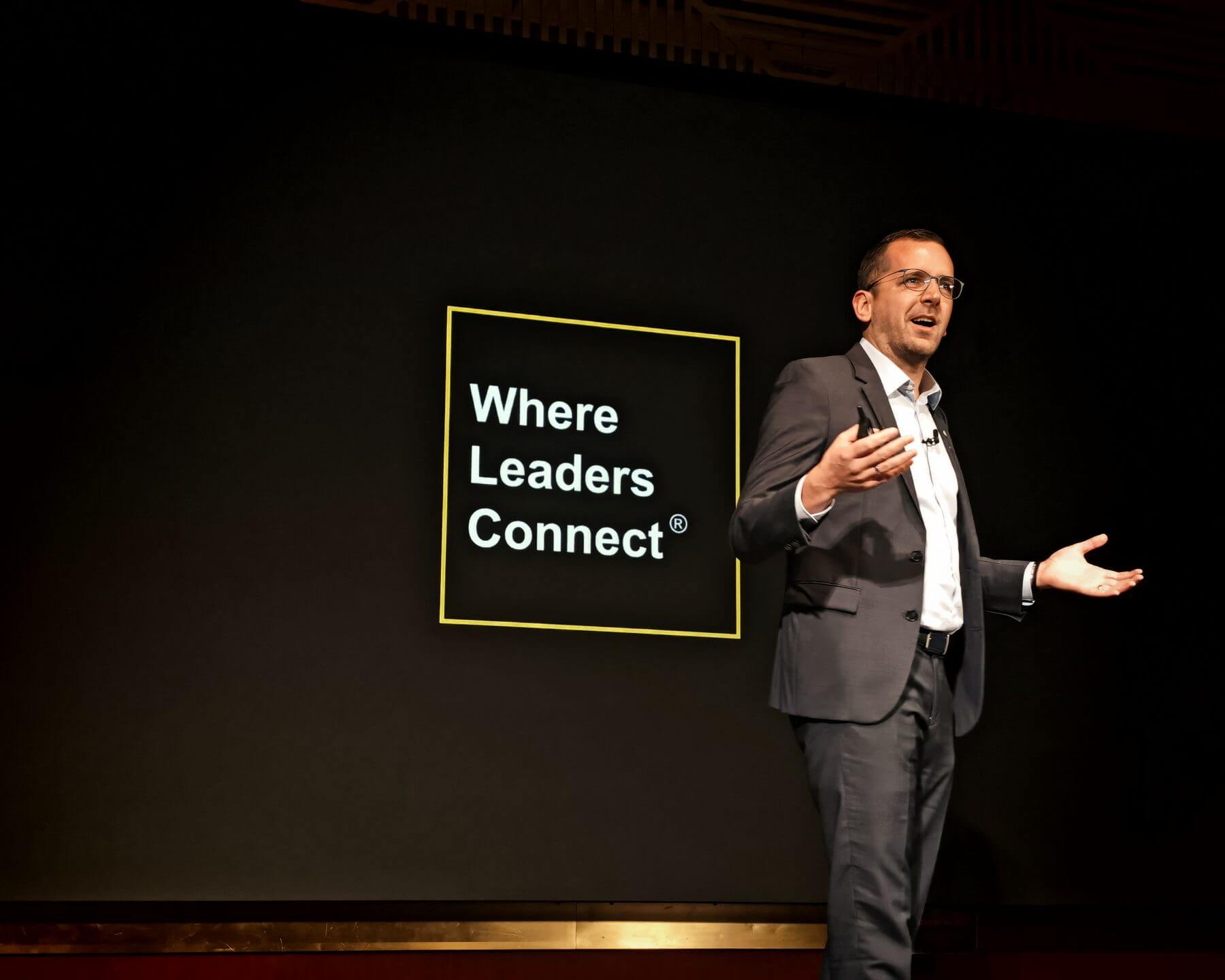 Johannes auf der Bühne in Tokyo